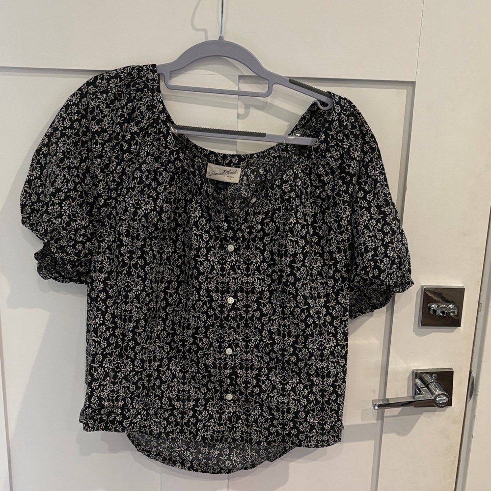Universal Thread Black and White Floral Blouse